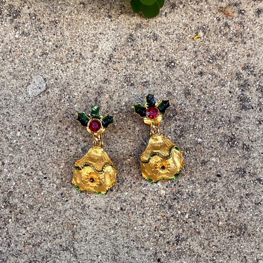 Vintage Gold, Green and Red Poinsettia